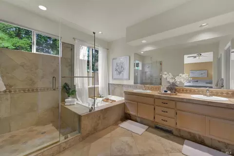 Bath - 621 Renaissance Ave, Fairfield, CA 94534 photo 3 of 5