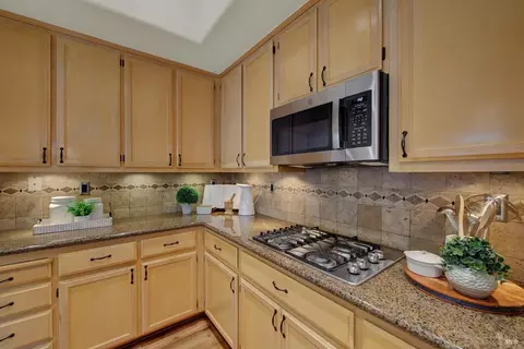 Kitchen - 621 Renaissance Ave, Fairfield, CA 94534 photo 6 of 7