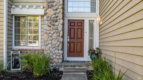 Entry Way - 2920 Willow Ct, Fairfield, CA 94533 photo 1 of 3