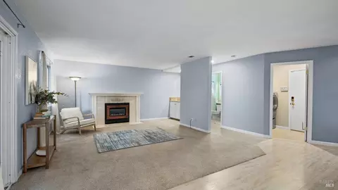 Living - 2920 Willow Ct, Fairfield, CA 94533 photo 2 of 3