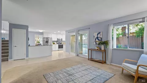 Living - 2920 Willow Ct, Fairfield, CA 94533 photo 3 of 3
