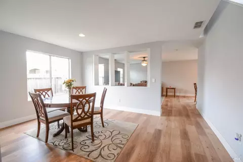 Dining - 640 Ferguson Ct, Dixon, CA 95620 photo 2 of 4