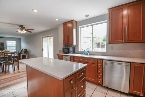 Kitchen - 640 Ferguson Ct, Dixon, CA 95620 photo 4 of 4