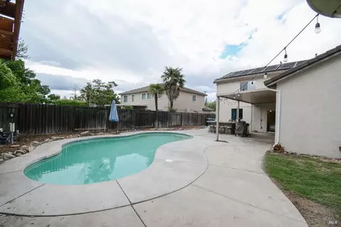 Exterior - 640 Ferguson Ct, Dixon, CA 95620 photo 7 of 10