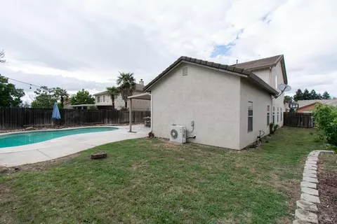 Exterior - 640 Ferguson Ct, Dixon, CA 95620 photo 6 of 10
