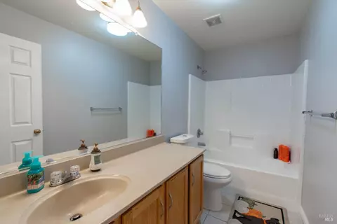Bath - 640 Ferguson Ct, Dixon, CA 95620 photo 5 of 6