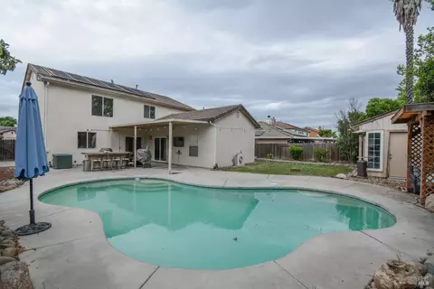 Exterior - 640 Ferguson Ct, Dixon, CA 95620 photo 9 of 10