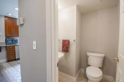 Bath - 640 Ferguson Ct, Dixon, CA 95620 photo 1 of 6