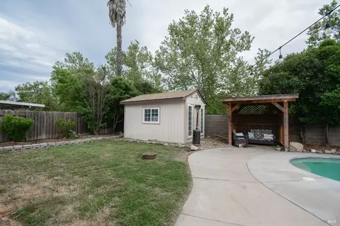 Exterior - 640 Ferguson Ct, Dixon, CA 95620 photo 5 of 10