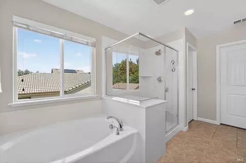 Bath - 3871 Danbury Way, Fairfield, CA 94533 photo 5 of 8