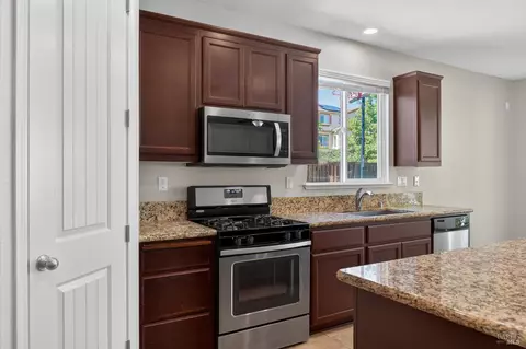 Kitchen - 3871 Danbury Way, Fairfield, CA 94533 photo 2 of 4