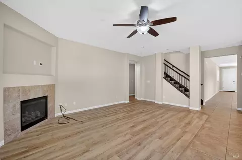 Living - 3871 Danbury Way, Fairfield, CA 94533 photo 9 of 10