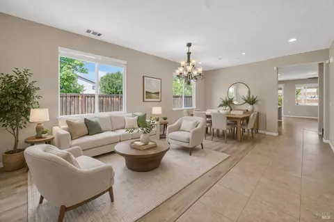 Living - 3871 Danbury Way, Fairfield, CA 94533 photo 3 of 10