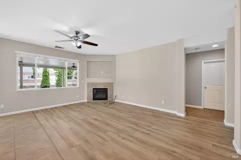 Living - 3871 Danbury Way, Fairfield, CA 94533 photo 10 of 10