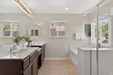 Bath - 3871 Danbury Way, Fairfield, CA 94533 photo 1 of 8