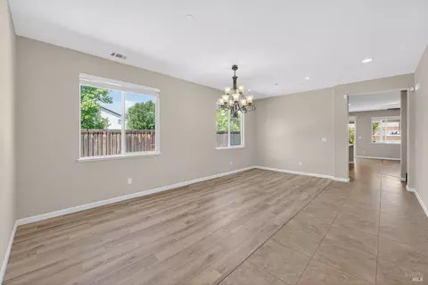 Living - 3871 Danbury Way, Fairfield, CA 94533 photo 2 of 10
