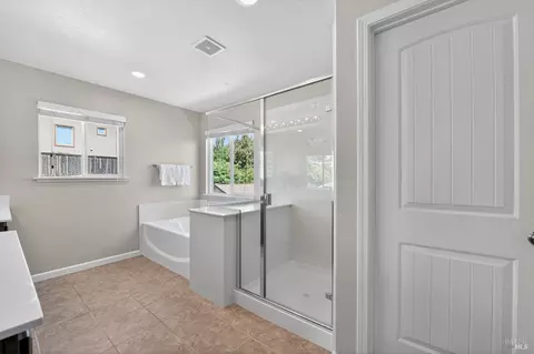 Bath - 3871 Danbury Way, Fairfield, CA 94533 photo 4 of 8