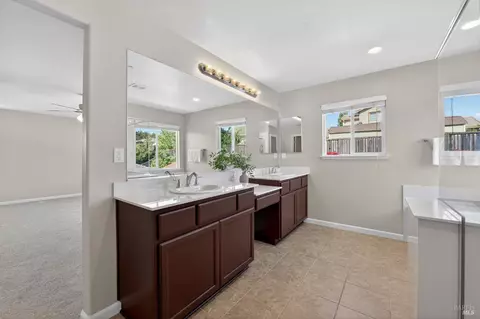 Bath - 3871 Danbury Way, Fairfield, CA 94533 photo 3 of 8