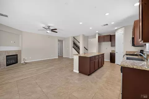 Living - 3871 Danbury Way, Fairfield, CA 94533 photo 6 of 10