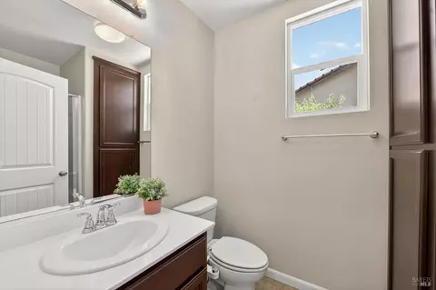 Bath - 3871 Danbury Way, Fairfield, CA 94533 photo 2 of 8
