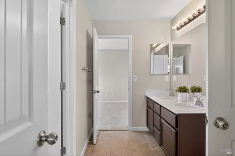 Bath - 3871 Danbury Way, Fairfield, CA 94533 photo 8 of 8