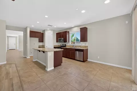 Entry Way - 3871 Danbury Way, Fairfield, CA 94533 photo 5 of 11