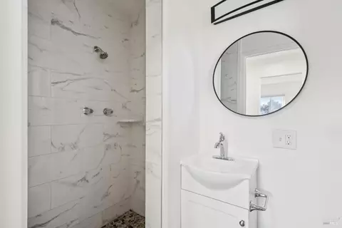 Bath - 16 Dutton Ct, Sausalito, CA 94965 photo 1 of 1