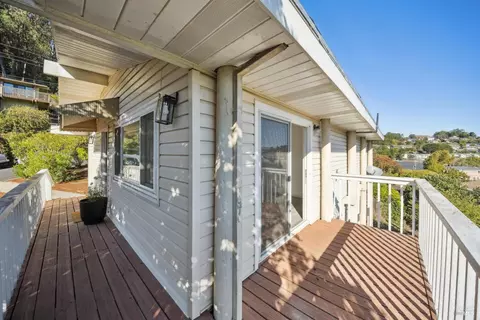 Exterior - 16 Dutton Ct, Sausalito, CA 94965 photo 3 of 6
