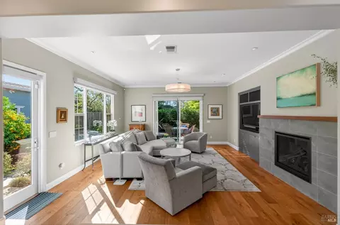 Living - 1193 Pearce Dr E, Sonoma, CA 95476 photo 2 of 5