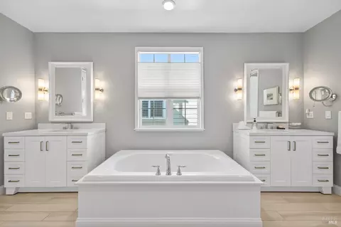 Bath - 1193 Pearce Dr E, Sonoma, CA 95476 photo 5 of 10