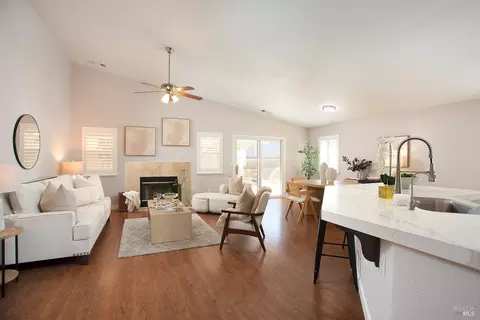 Living - 1620 Austin Dr, Dixon, CA 95620 photo 3 of 5