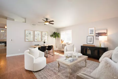 Living - 1620 Austin Dr, Dixon, CA 95620 photo 2 of 5