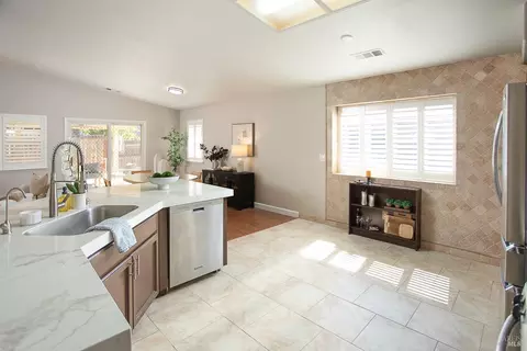 Kitchen - 1620 Austin Dr, Dixon, CA 95620 photo 3 of 5