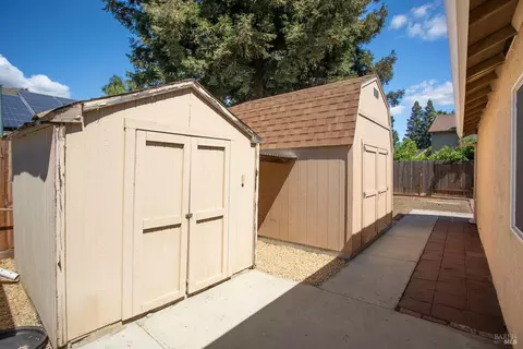 Exterior - 1620 Austin Dr, Dixon, CA 95620 photo 9 of 9