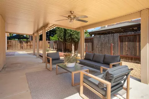 Exterior - 1620 Austin Dr, Dixon, CA 95620 photo 5 of 9