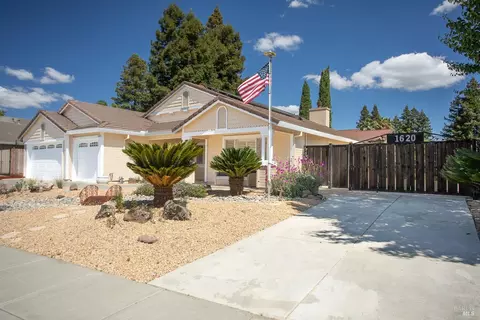Exterior - 1620 Austin Dr, Dixon, CA 95620 photo 3 of 9