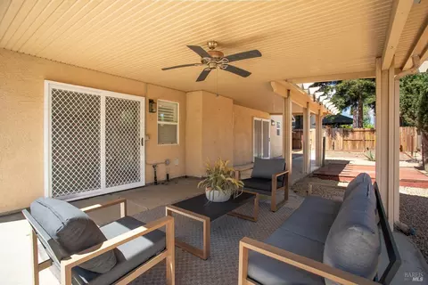 Exterior - 1620 Austin Dr, Dixon, CA 95620 photo 4 of 9
