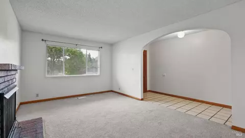 Living - 2974 Juniper St, Fairfield, CA 94533 photo 3 of 7