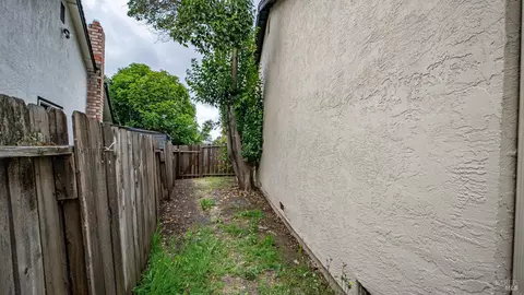 Exterior - 2974 Juniper St, Fairfield, CA 94533 photo 9 of 11