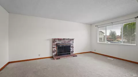 Living - 2974 Juniper St, Fairfield, CA 94533 photo 2 of 7