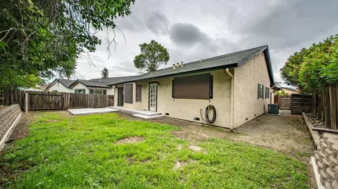 Exterior - 2974 Juniper St, Fairfield, CA 94533 photo 6 of 11
