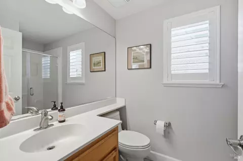 Bath - 925 Pinot Noir Way, Windsor, CA 95492 photo 1 of 5