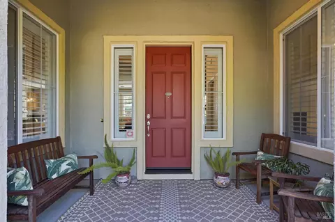Exterior - 925 Pinot Noir Way, Windsor, CA 95492 photo 4 of 11