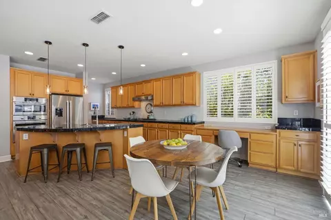 Kitchen - 925 Pinot Noir Way, Windsor, CA 95492 photo 3 of 3