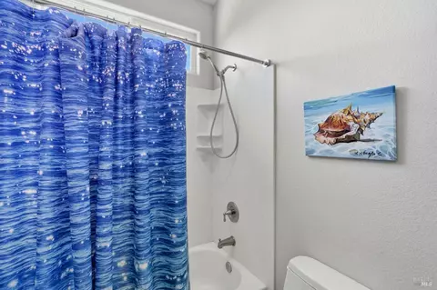 Bath - 925 Pinot Noir Way, Windsor, CA 95492 photo 5 of 5
