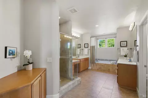 Bath - 925 Pinot Noir Way, Windsor, CA 95492 photo 2 of 5