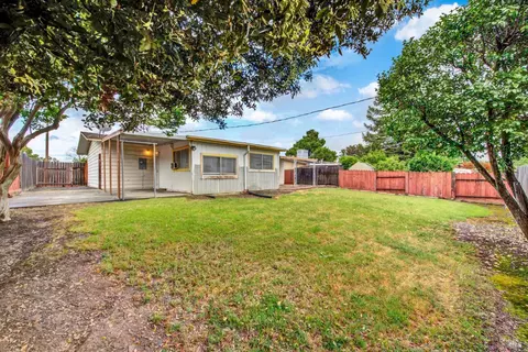 Exterior - 499 Apple Tree Ln, Fairfield, CA 94533 photo 8 of 17