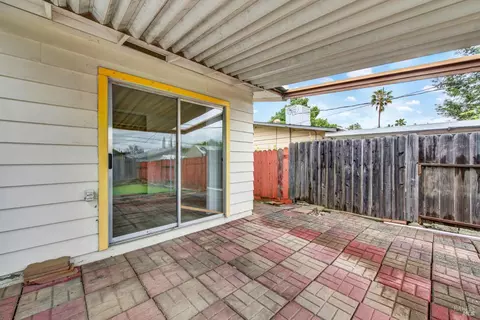 Exterior - 499 Apple Tree Ln, Fairfield, CA 94533 photo 13 of 17