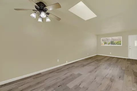 Living - 499 Apple Tree Ln, Fairfield, CA 94533 photo 9 of 14