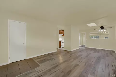 Living - 499 Apple Tree Ln, Fairfield, CA 94533 photo 6 of 14